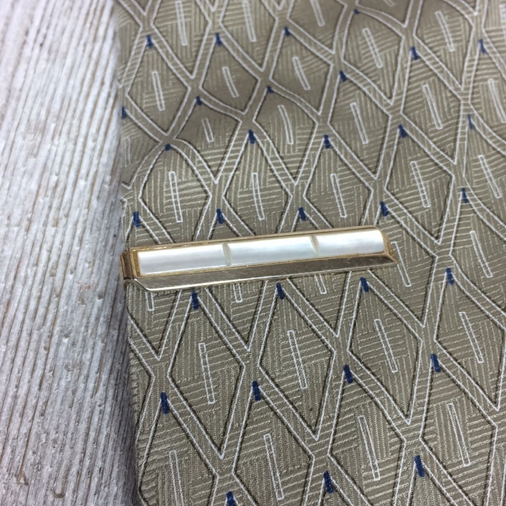Vintage Swank MC Illusion Mother of Pearl Tie Bar